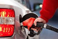 今晚下调油价，加满一箱油能少花2元