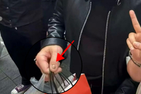 “AI教父”黄仁勋的指甲上热搜！高清镜头曝光，网友吵翻，医生：这6种情况都可能