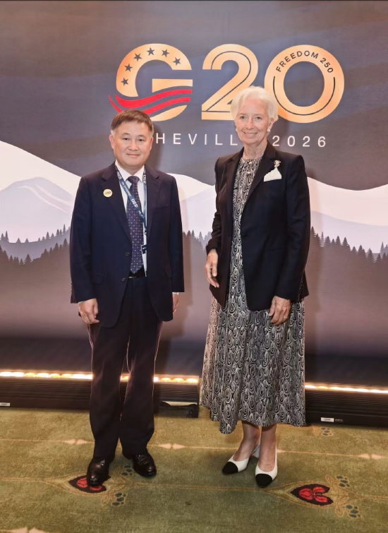 &nbsp;&nbsp;中国人民银行行长潘功胜会见欧央行行长拉加德