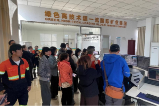 紫金山金铜矿露采场卡车智能调度中心