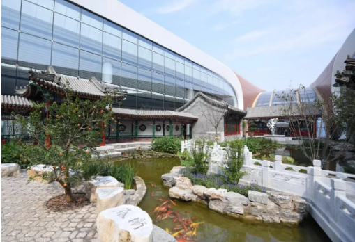 这是2019年9月4日拍摄的北京大兴国际机场指廊尽端的室外庭院。（新华社记者 张晨霖 摄）