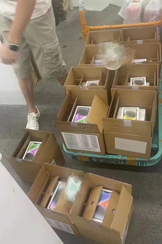 图 |&nbsp;9月15日，商家展示“到货情况”