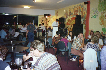 本图系ASIAN BUFFET CLUB（简称ABC）开业当天场景