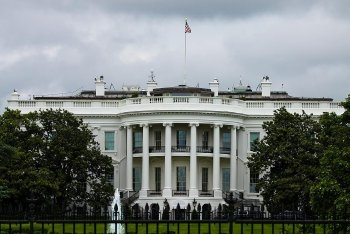 特朗普签署行政命令 重申2028年登月目标