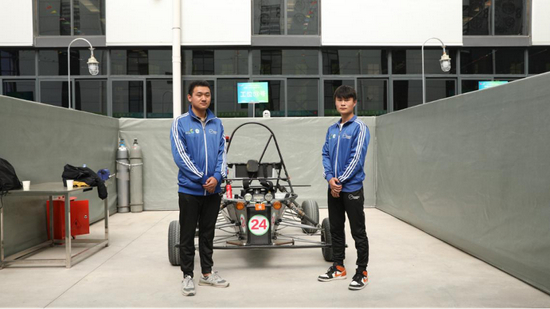 全国新能源汽车关键技术技能大赛现场