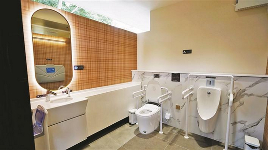 福田区福荣绿道2号公厕第三卫生间。