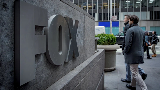 曼哈顿新闻集团大楼的福克斯新闻总部正门的大帐篷。