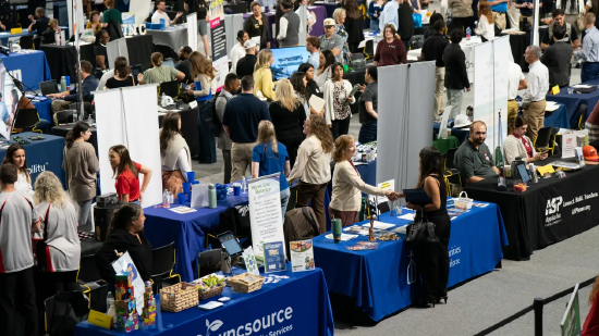 11月20日外盘头条：英伟达Q3业绩超预期 美联储会议纪要暴严重分歧 美国10月非农不发布 12月降息概率暴降