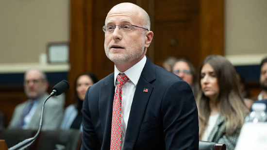 美国联邦通信委员会主席布伦丹・卡尔