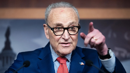 2026 年 5 月 21 日，美国纽约州民主党籍参议院少数党领袖查尔斯・舒默在国会大厦召开新闻发布会，谈及参议院共和党推迟预算调和法案投票事宜。