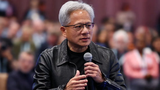 2026 年 9 月 15 日，美国加州旧金山，英伟达 CEO 黄仁勋在 Dreamforce 2026 大会发表演讲