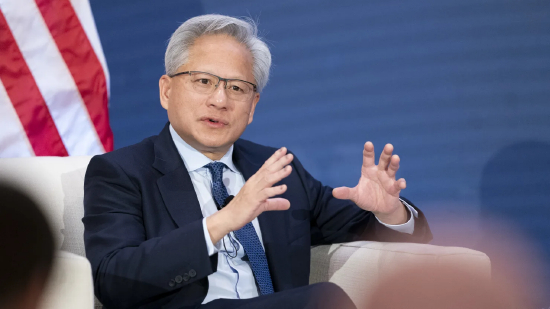 ：2026 年 9 月 2 日，英伟达 CEO 黄仁勋在北卡罗来纳州教堂山举办的 G20 创新部长会议上发言。
