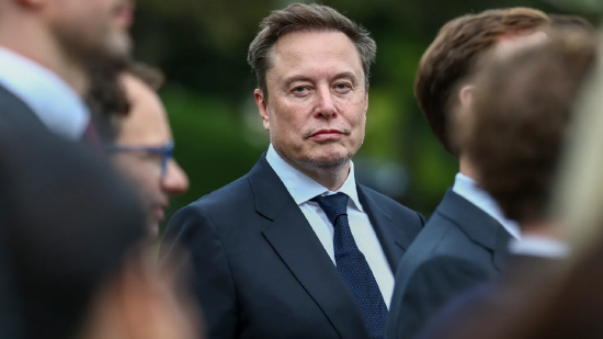 2026 年 9 月 29 日，华盛顿白宫西翼，特朗普总统召集 AI 企业高管开会后，SpaceX 首席执行官埃隆・马斯克出席新闻简报会