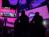 获Meta与谷歌投资的Jio平台完成创纪录IPO，上市首日股价暴涨超21%