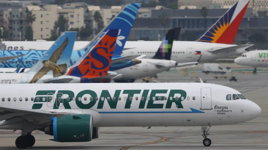 2025 年 1 月 2 日加利福尼亚洛杉矶，边疆航空一架空客 A321 客机在洛杉矶国际机场跑道滑行。