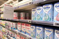 3婴死亡！ 雀巢等再陷最大婴儿奶粉危机，“预防性召回”是空谈？ | 欧陆志