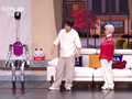 松延动力机器人现身春晚小品节目，表演“伸头”绝技