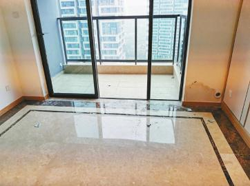 ④小区业主李琴在收验房时拍摄的照片，墙面有明显渗水痕迹。受访者供图