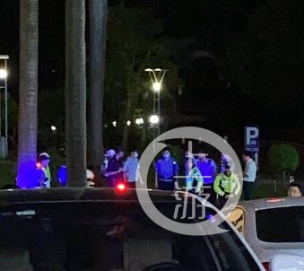 ▲6月11日，岭南股份大楼有人被捅杀身亡后，警方封锁现场。受访对象供图