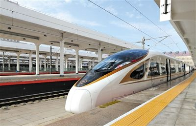 ▲复兴号高寒动车组在牡丹江站等待发出。资料照片