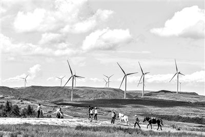 贵州省龙里县龙里大草原的风电场。新华社记者 杨文斌 摄