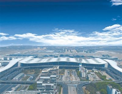 从空中俯瞰杭州萧山国际机场航站楼。 　　文 杨摄（人民视觉）