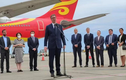  图：塞尔维亚总统武契奇在北京—贝尔格莱德首航接机仪式上发表讲话