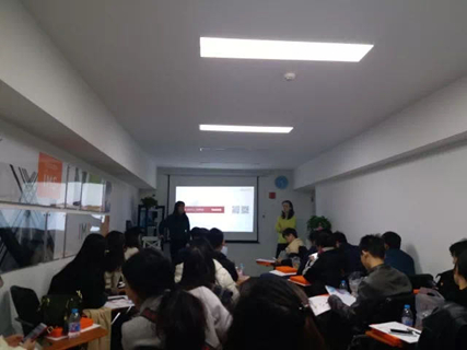 　注：创业初期办公环境