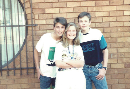 1988 年，搬去加拿大前，金博尔、托斯卡和埃隆三人合影