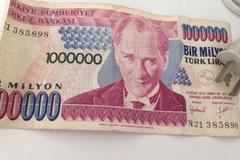 土耳其央行再次下调利率 里拉对美元汇率再创新低