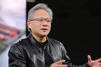 黄仁勋称AI时代蓝领更吃香 水管工、电工能拿六位数薪水