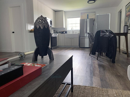 在博卡奇卡，马斯克的客厅（图片来自《埃隆·马斯克传》）