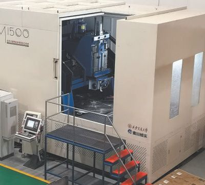 1500毫米大口径非球面超精密车磨复合加工机床。 西安交通大学供图