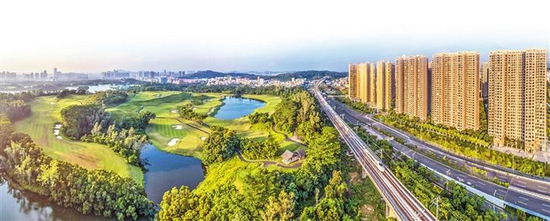 龙岗作为产业大区、创新强区，坚持企业所需、民之所望、改革所向，持续深化营商环境改革。