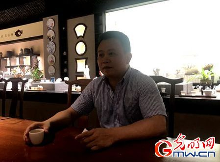 郑鹏飞谈陶瓷文化“走出去”经验（李政葳/摄）