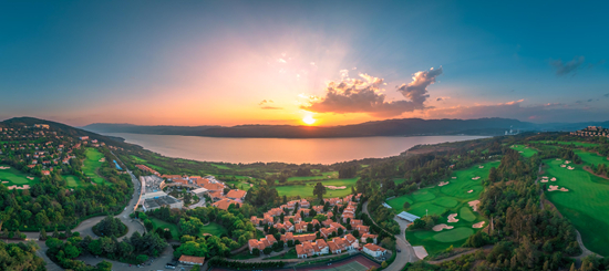 春城湖畔度假村