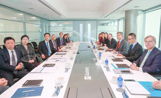  许家印一行与海斯坦普高管会谈