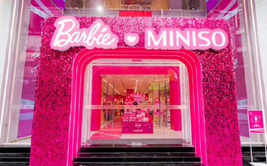 名创优品芭比主题店