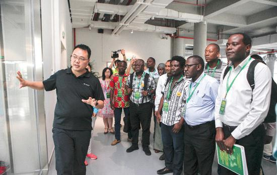 华大集团CEO徐讯为非洲联盟疾控中心人才培训