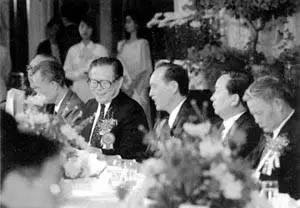 1990年，深圳经济特区成立十周年庆。左起：江泽民、李灏、田纪云、叶选平。