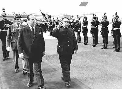 　　1978年5月，时任国务院副总理谷牧考察五国，李灏参加。回国后，谷牧指定李灏等三人起草“考察报告”。这份报告成为当年7月国务院务虚会议的主要文件之一。