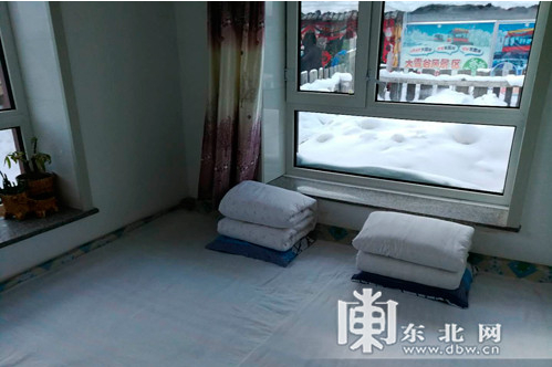 430元一晚的家庭旅馆小火炕，很干净吧，床上用品每天由雪乡洗消中心统一清洗配送。