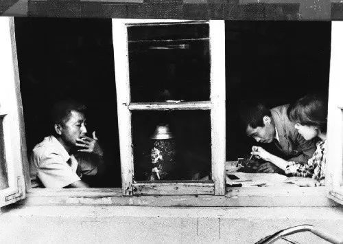 　　国企宣布破产一般情况是“地方政府不支持，法院不受理”。图为1986年8月3日，沈阳防爆器械厂宣告破产，这是新中国成立后第一家正式宣告破产的国有企业。