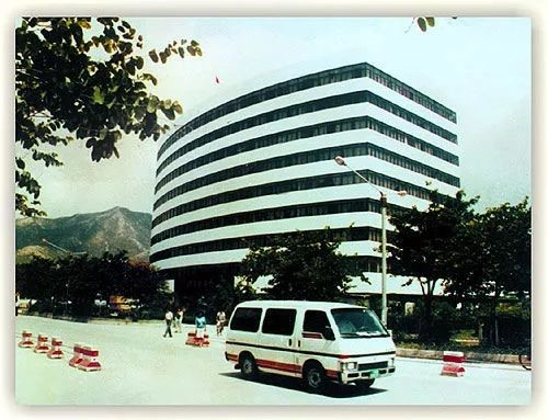 1987年，招商银行在蛇口招商路北十幢成立，1988年4月迁至蛇口招商大厦。