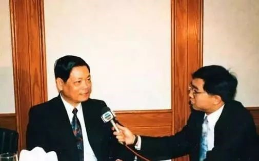 1994年，李广镇接受香港无线电视台记者的采访。