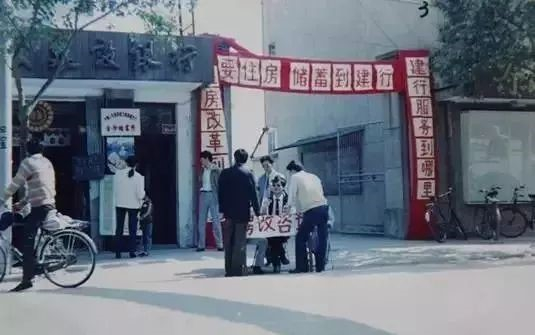 　　中国四大银行指中国银行、中国农业银行、中国工商银行、中国建设银行，称中央四大行，其代表着中国最雄厚的金融资本力量。