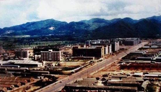 1983年的华强北。