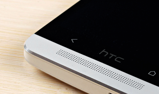 （HTC标志性的“多层下巴”。虽然被消费者不断嘲讽，HTC却一直不肯听取用户建议进行改进）