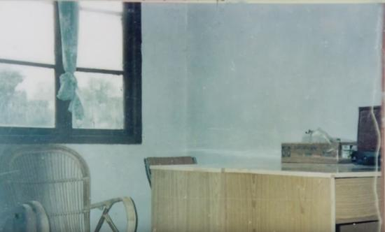 不足六平方米的深圳实验学校筹备室。