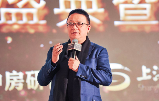 图为易居中国董事局主席兼CEO、乐居控股联席董事长周忻。